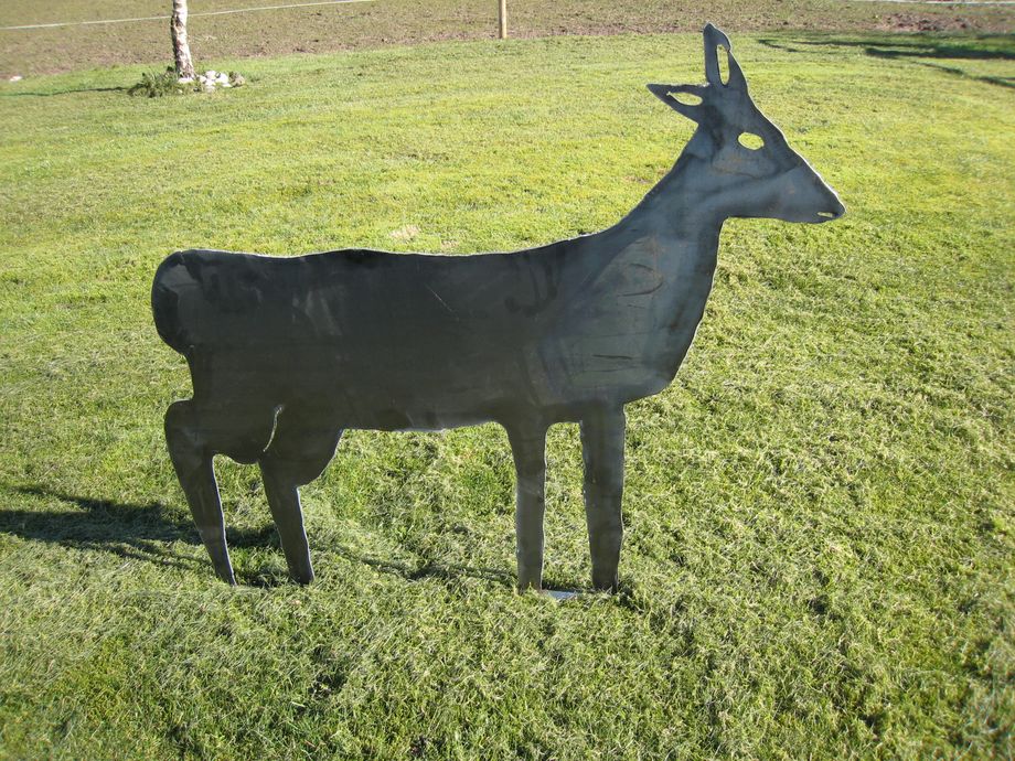 Rådyr. Mål: total længde ca 115 cm total højde ca 100 cm. Pris 900,-kr